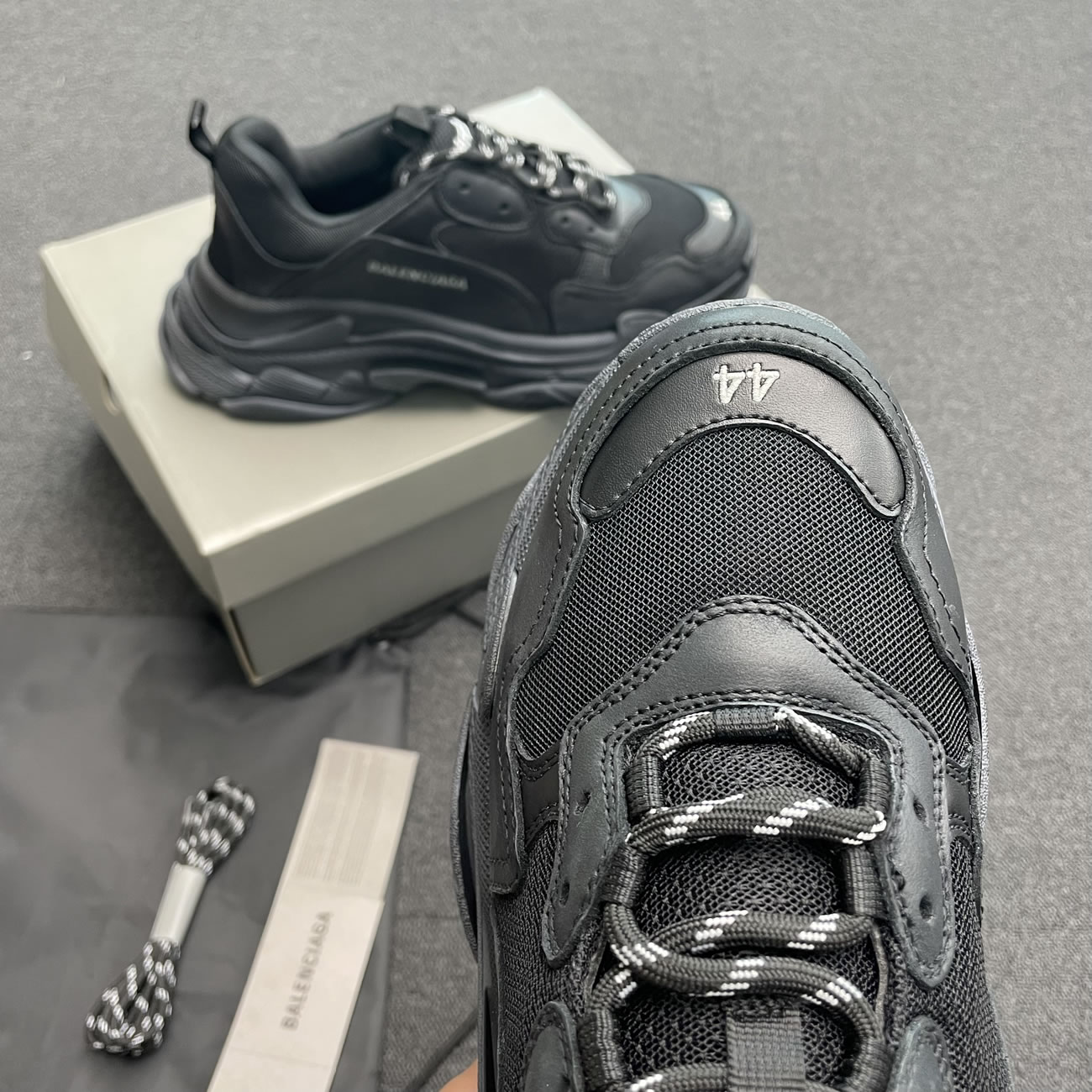 Balenciaga Triple S Triple Black 2018 Reissue Pre Distressed 512176 W09o1 1000 (5) - newkick.vip