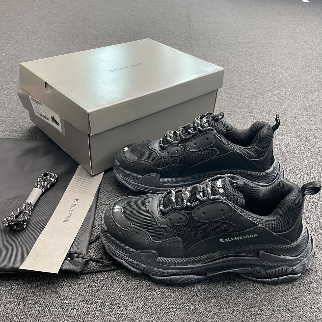 Balenciaga Triple S Triple Black 2018 Reissue Pre Distressed 512176 W09o1 1000 (6) - newkick.vip