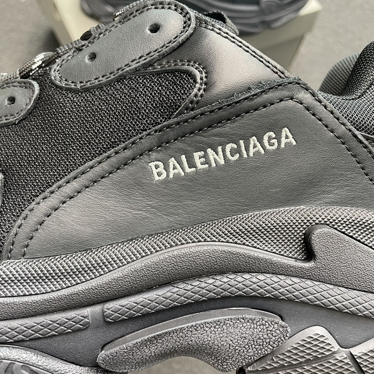 Balenciaga Triple S Triple Black 2018 Reissue Pre Distressed 512176 W09o1 1000 (7) - newkick.vip