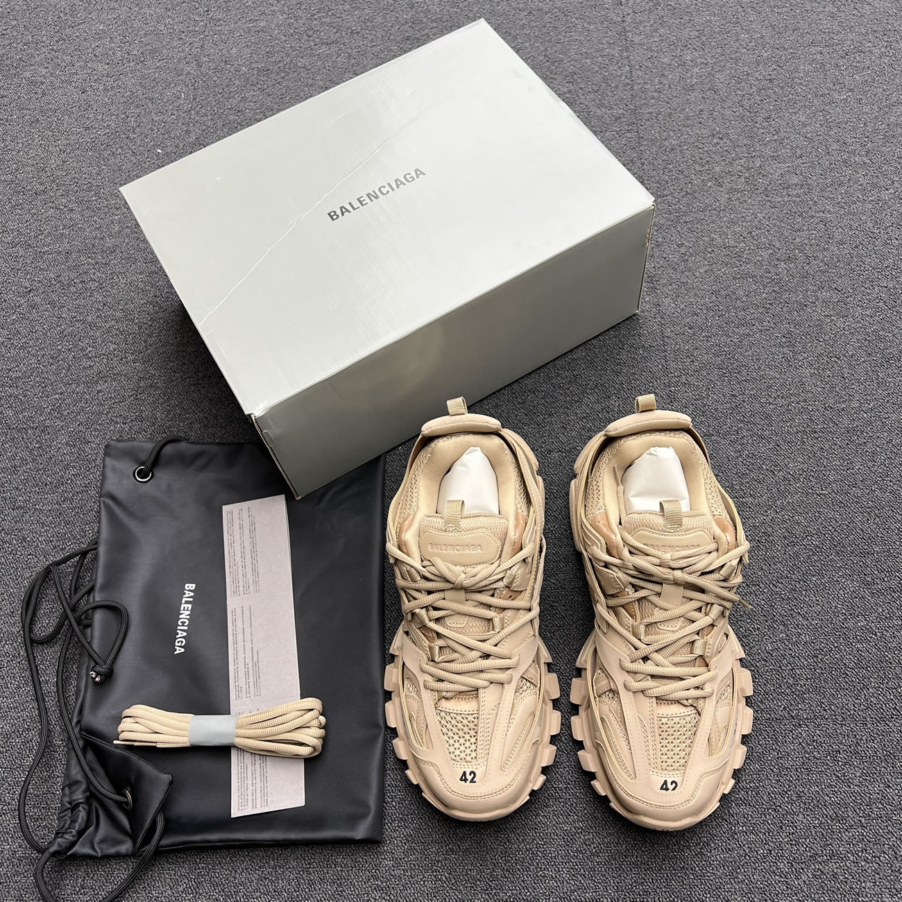 Balenciaga Track Beige W 542436w2la19870 (2) - newkick.vip