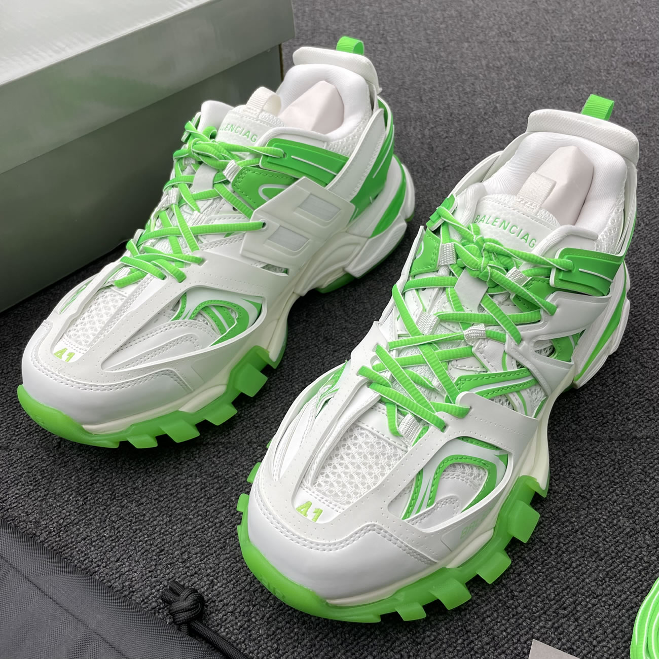 Balenciaga Track Led Sneaker 542436w3rl19035 (4) - newkick.vip