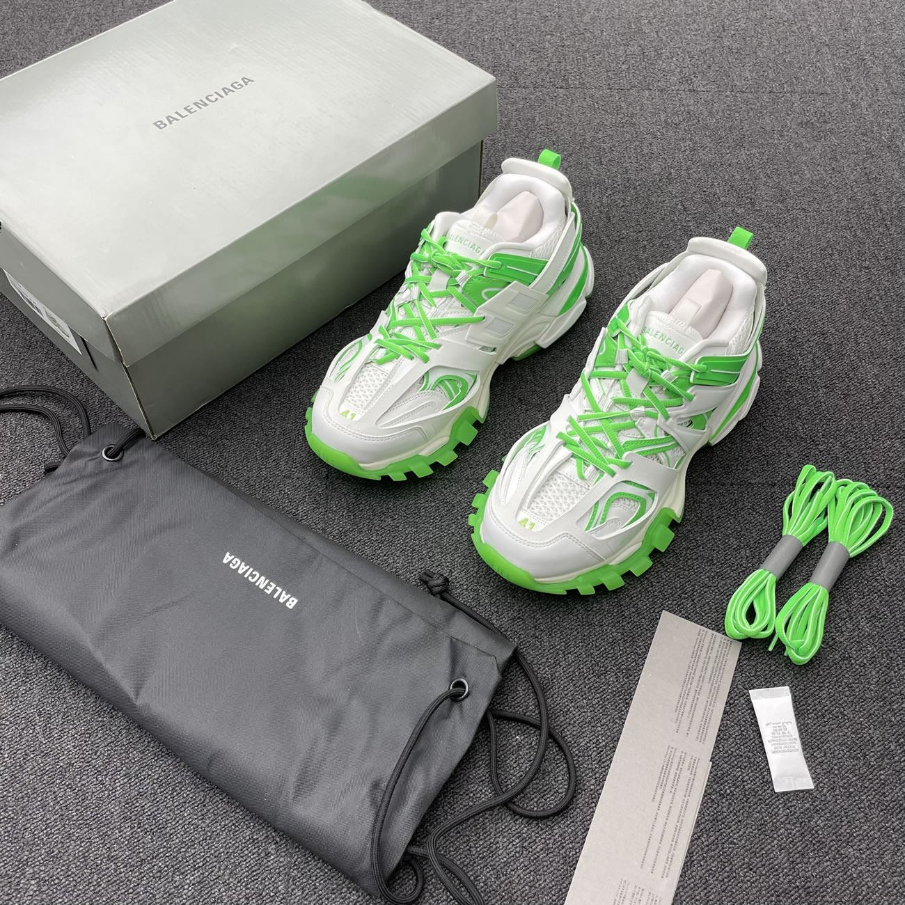 Balenciaga Track Led Sneaker 542436w3rl19035 (5) - newkick.vip