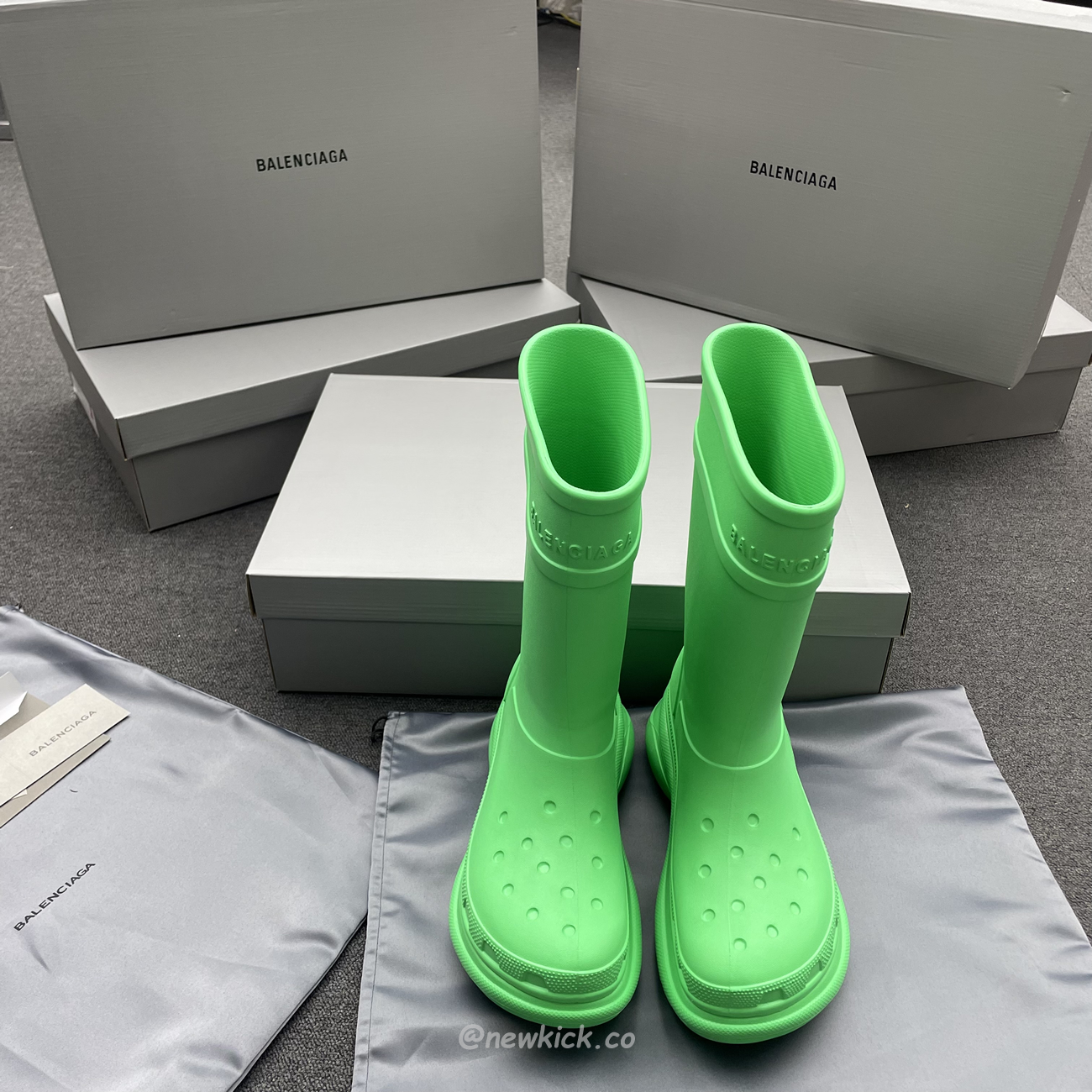 Balenciaga X Crocs Boot Black White Green Bright Pink Beige Rubber 677388w1s8e1000 (11) - newkick.vip