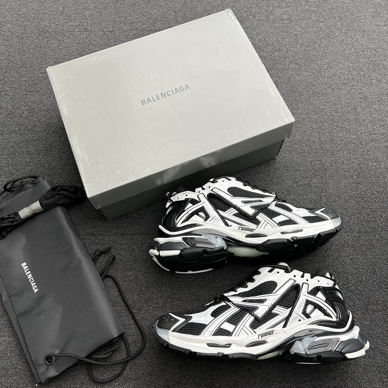 Balenciaga Runner White Black White 677403w3rb29010 (12) - newkick.vip