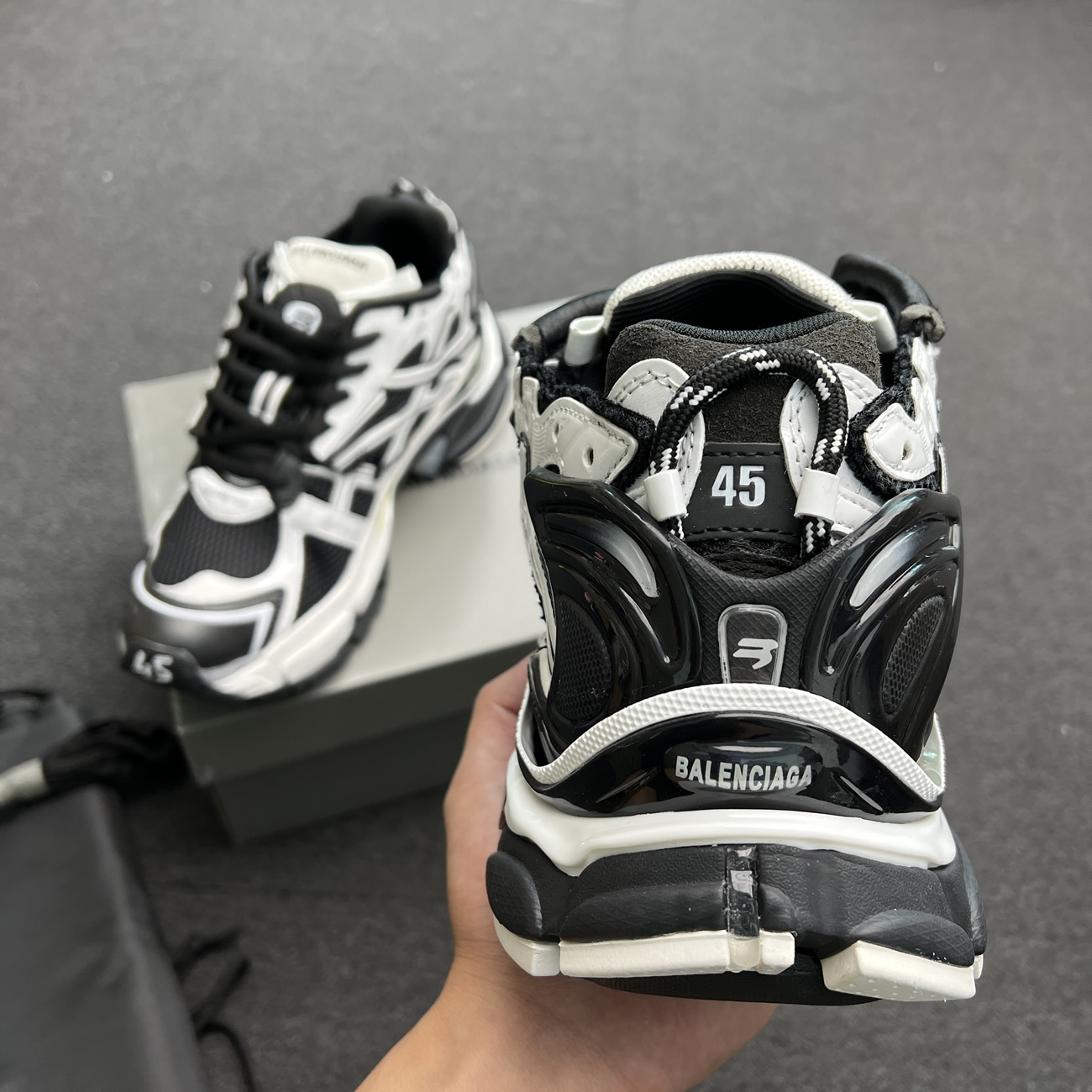 Balenciaga Runner White Black White 677403w3rb29010 (8) - newkick.vip