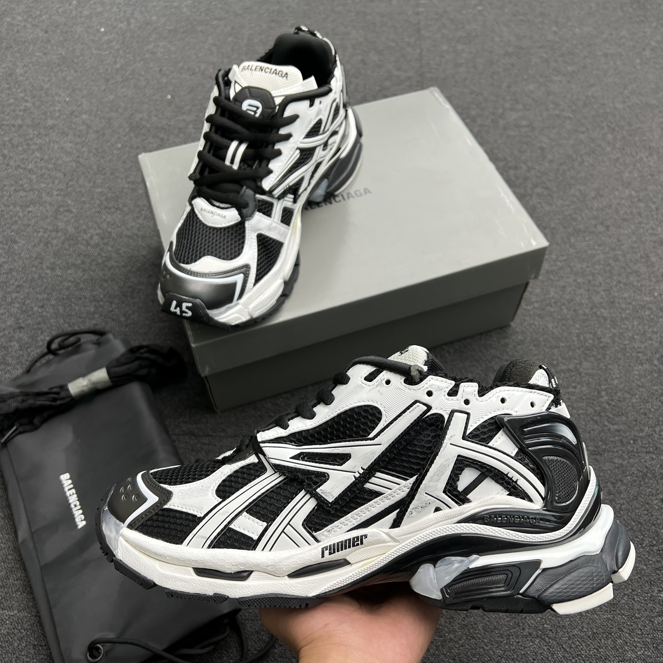 Balenciaga Runner White Black White 677403w3rb29010 (9) - newkick.vip