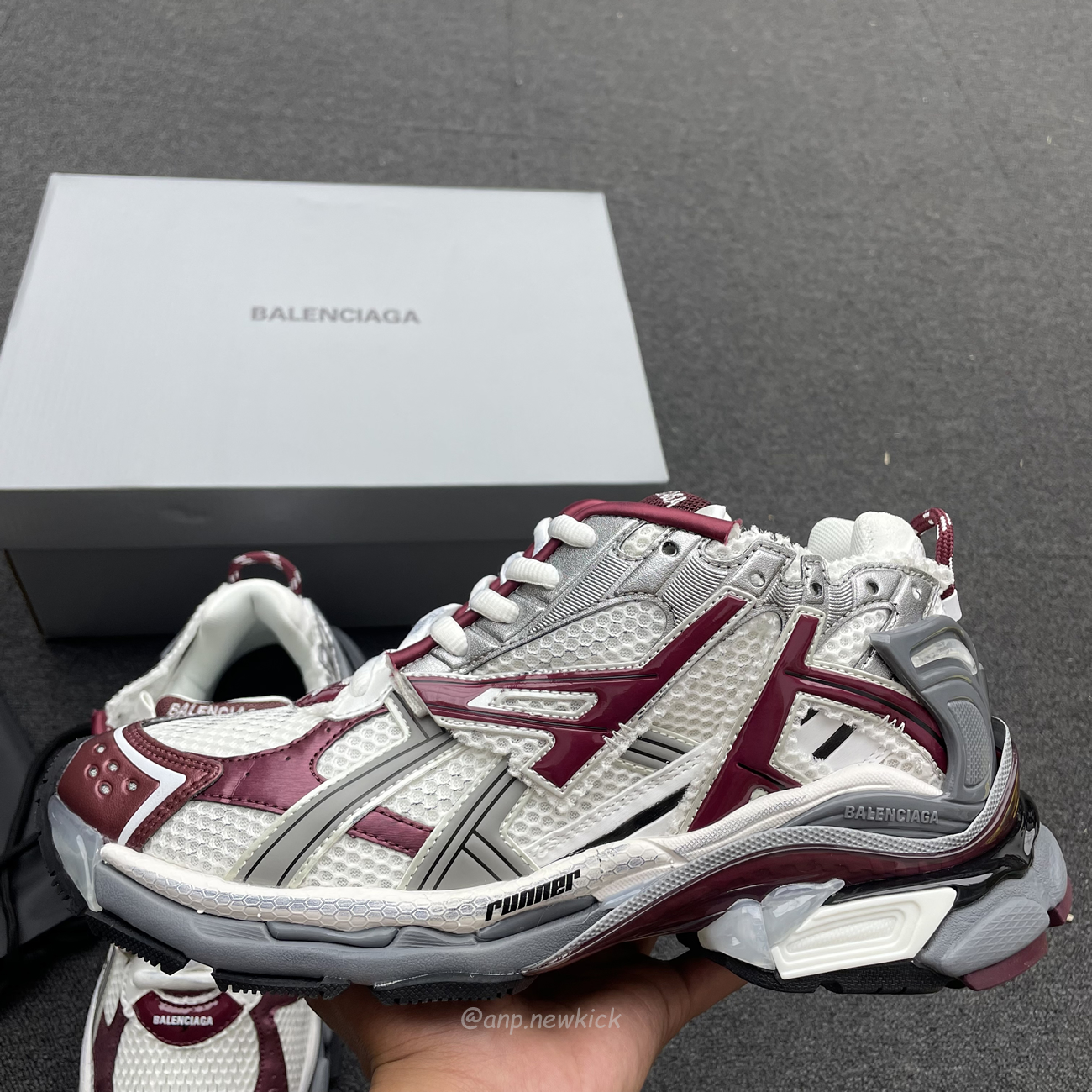 Balenciaga Runner Burgundy 677403w3rb3 (9) - newkick.vip