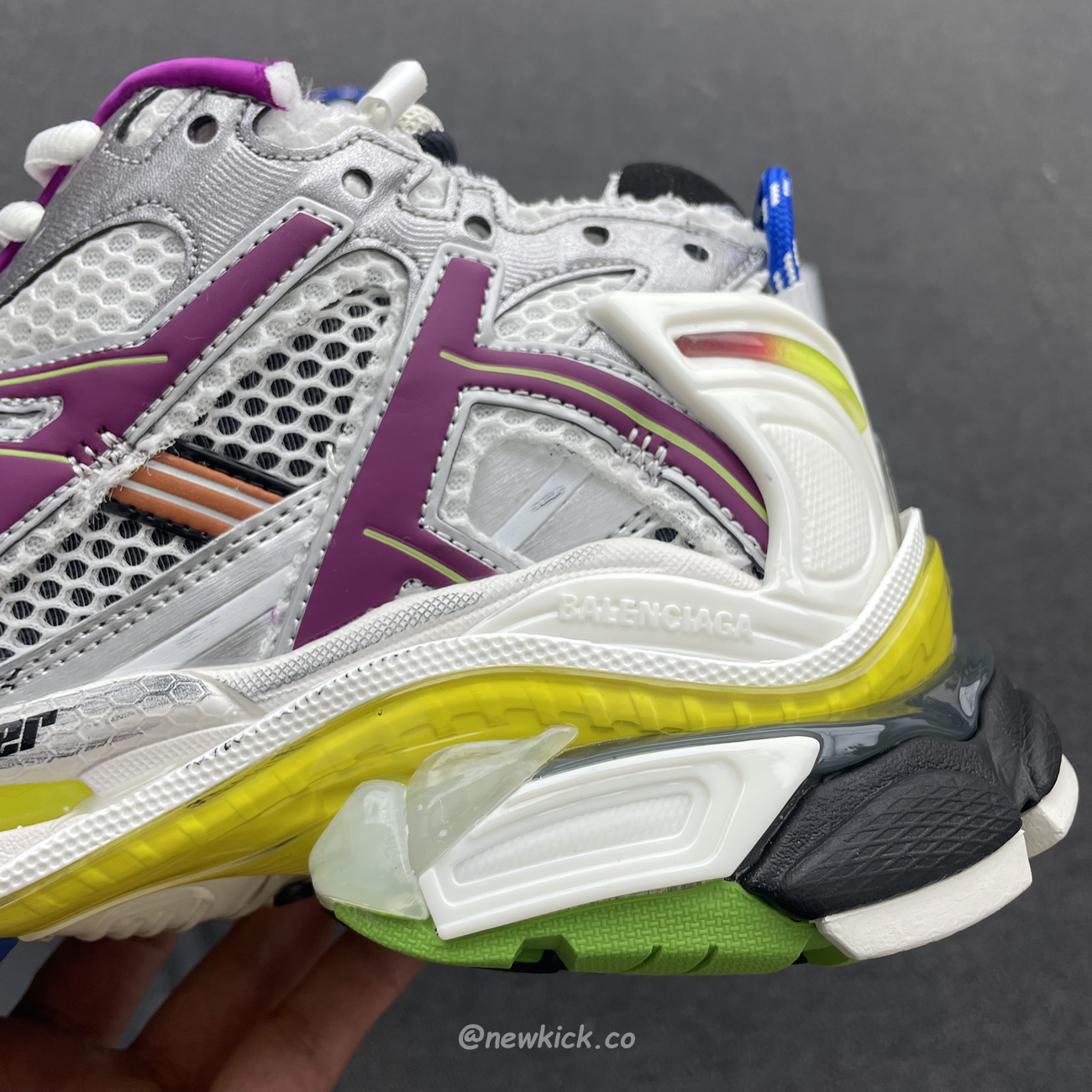 Balenciaga Runner Multicolor 677403w3rb68123 (9) - newkick.vip