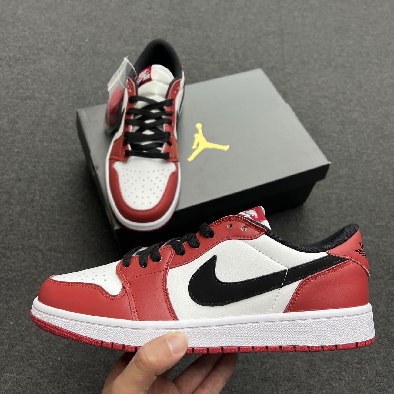 Jordan 1 Retro Low Chicago 2016 705329 600 (2) - newkick.vip