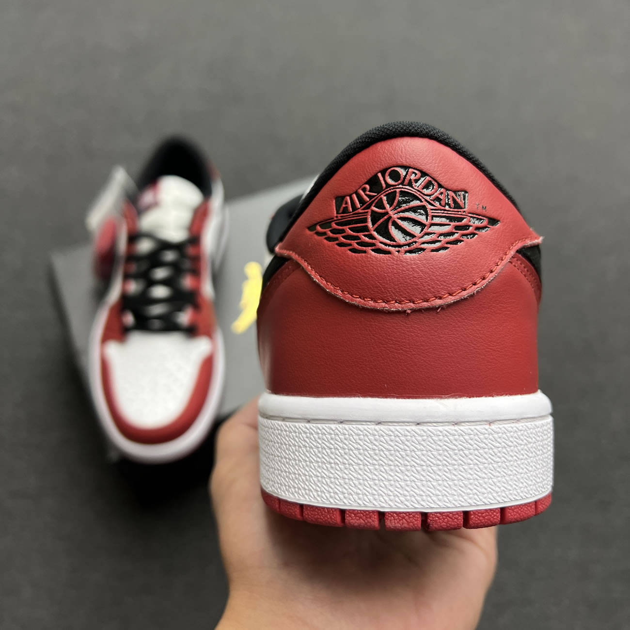 Jordan 1 Retro Low Chicago 2016 705329 600 (7) - newkick.vip