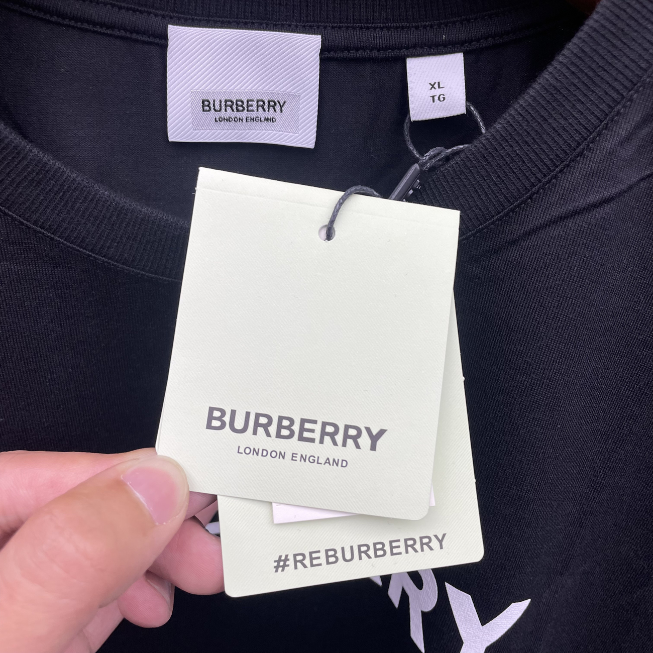 Burberry Logo Print Cotton Oversized T Shirt Black Blue White Aw22 (8) - newkick.vip