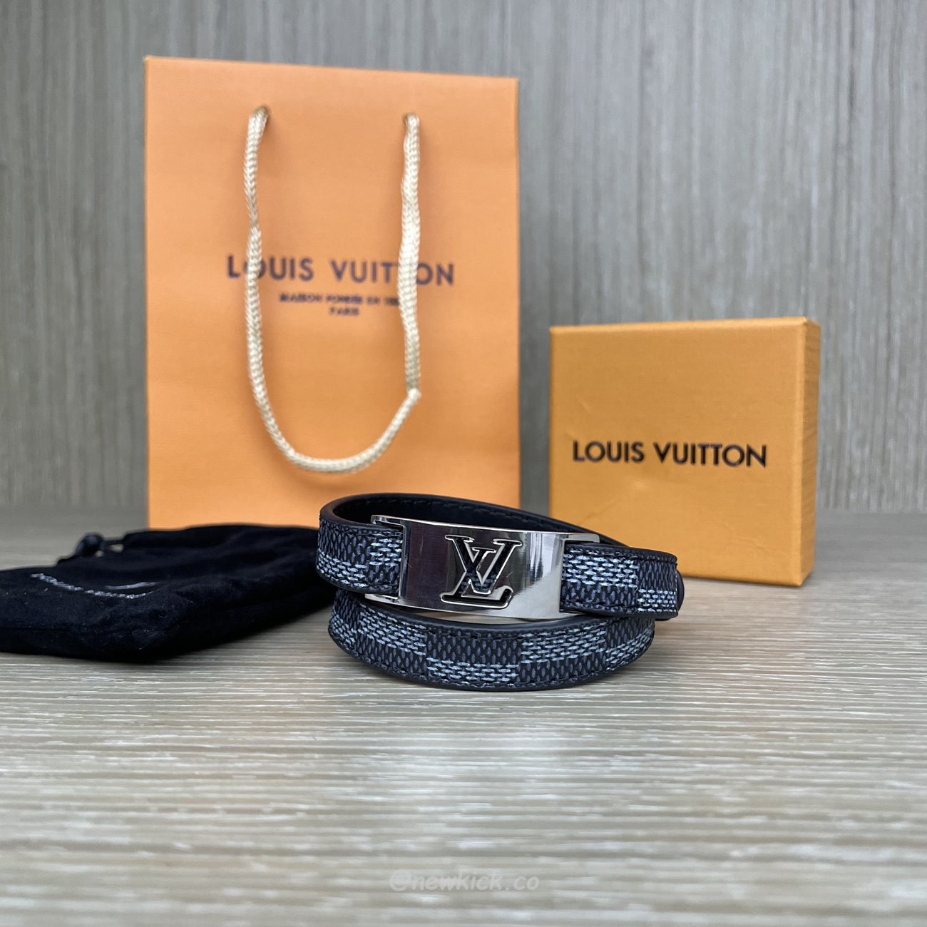 Louis Vuitton Leather Bracelet (4) - newkick.vip