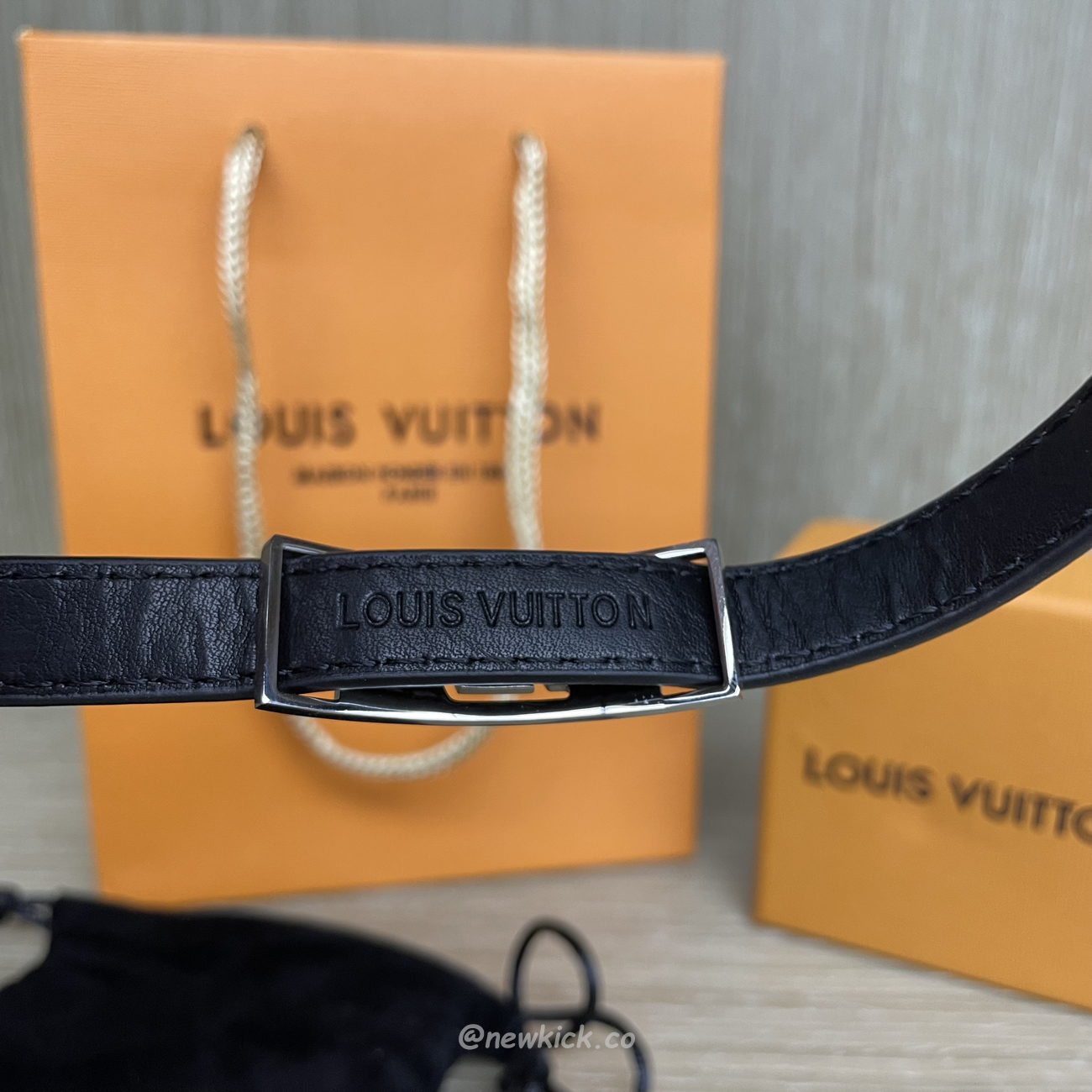 Louis Vuitton Leather Bracelet (6) - newkick.vip