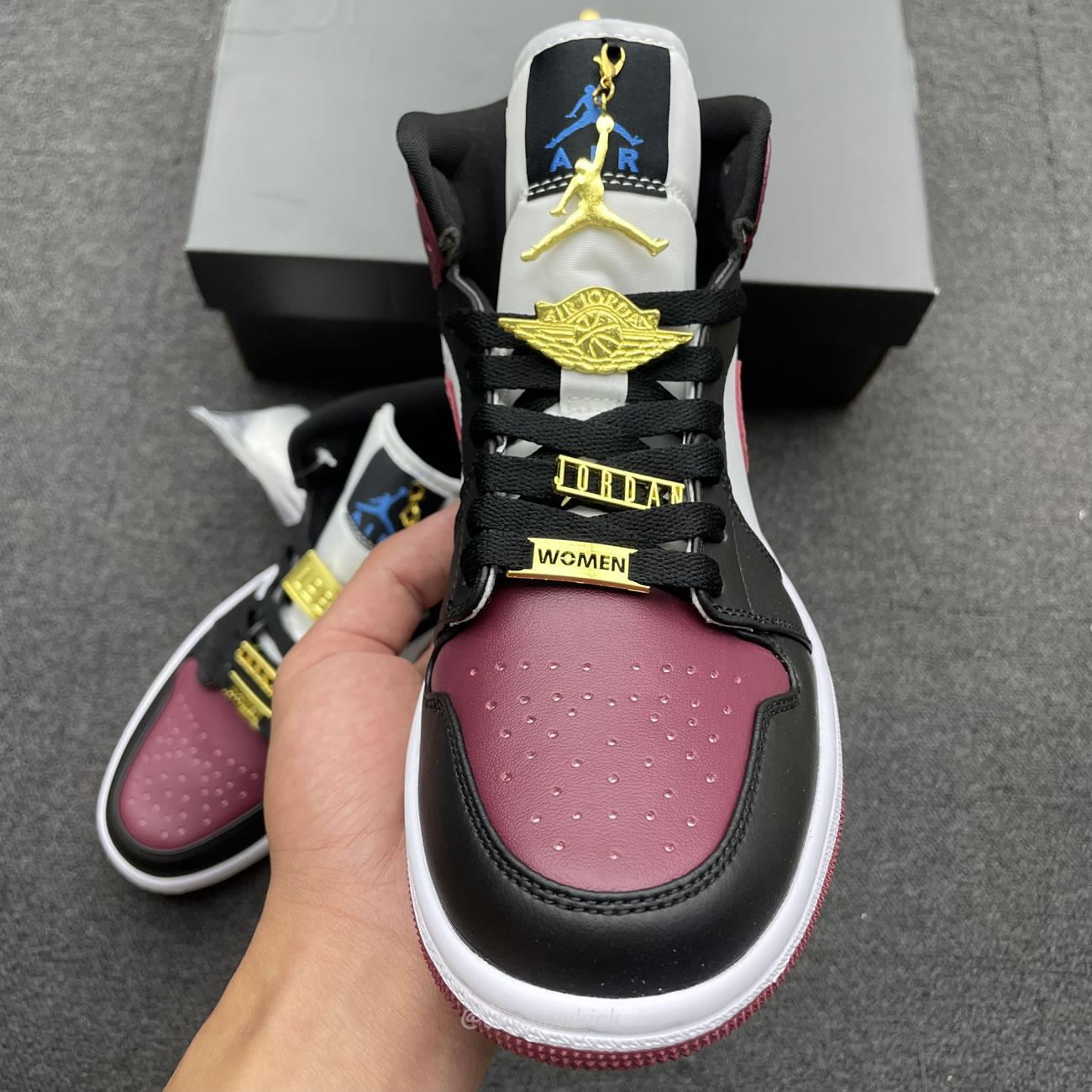 Air Jordan 1 Mid Se Black Dark Beetroot Womens Cz4385 016 (2) - newkick.vip