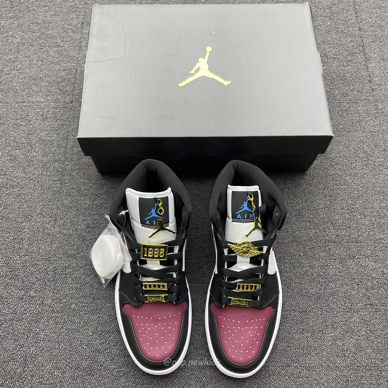 Air Jordan 1 Mid Se Black Dark Beetroot Womens Cz4385 016 (3) - newkick.vip