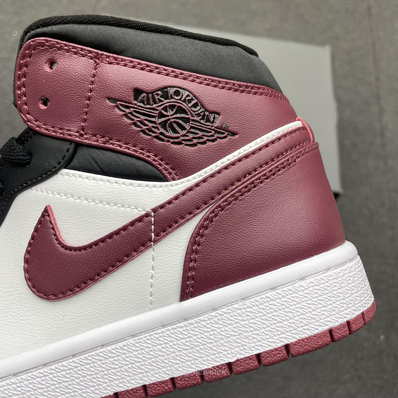 Air Jordan 1 Mid Se Black Dark Beetroot Womens Cz4385 016 (4) - newkick.vip