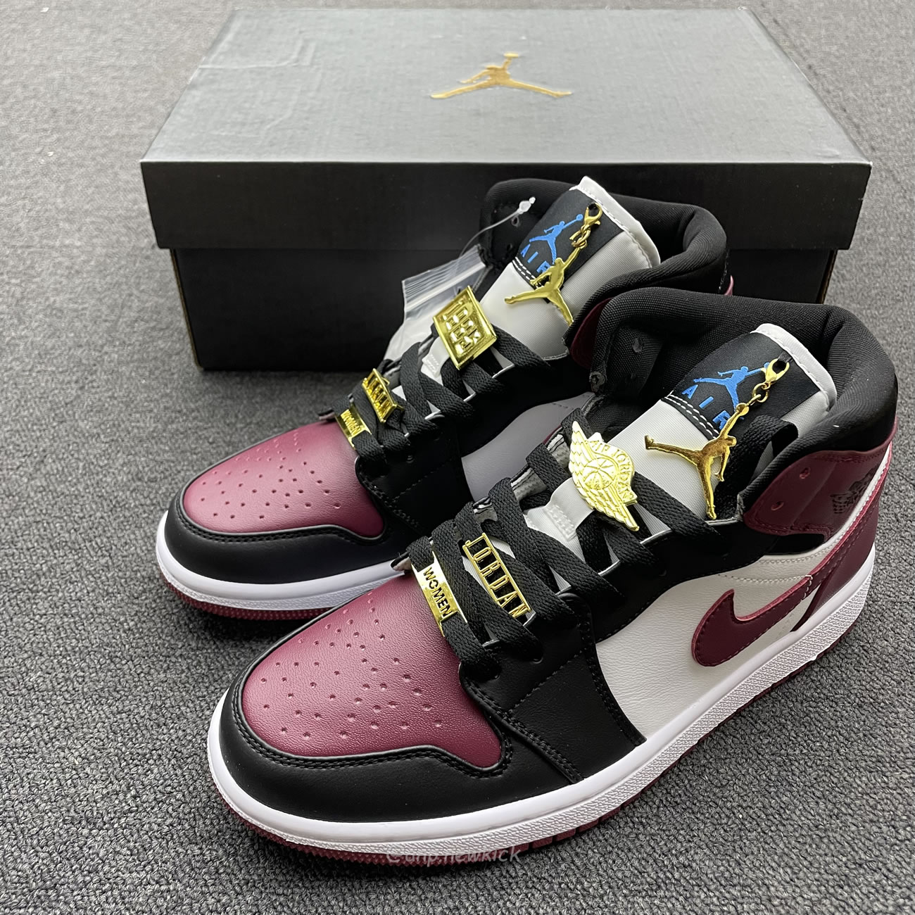 Air Jordan 1 Mid Se Black Dark Beetroot Womens Cz4385 016 (5) - newkick.vip