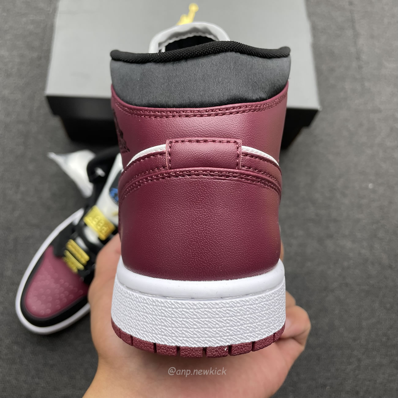 Air Jordan 1 Mid Se Black Dark Beetroot Womens Cz4385 016 (7) - newkick.vip