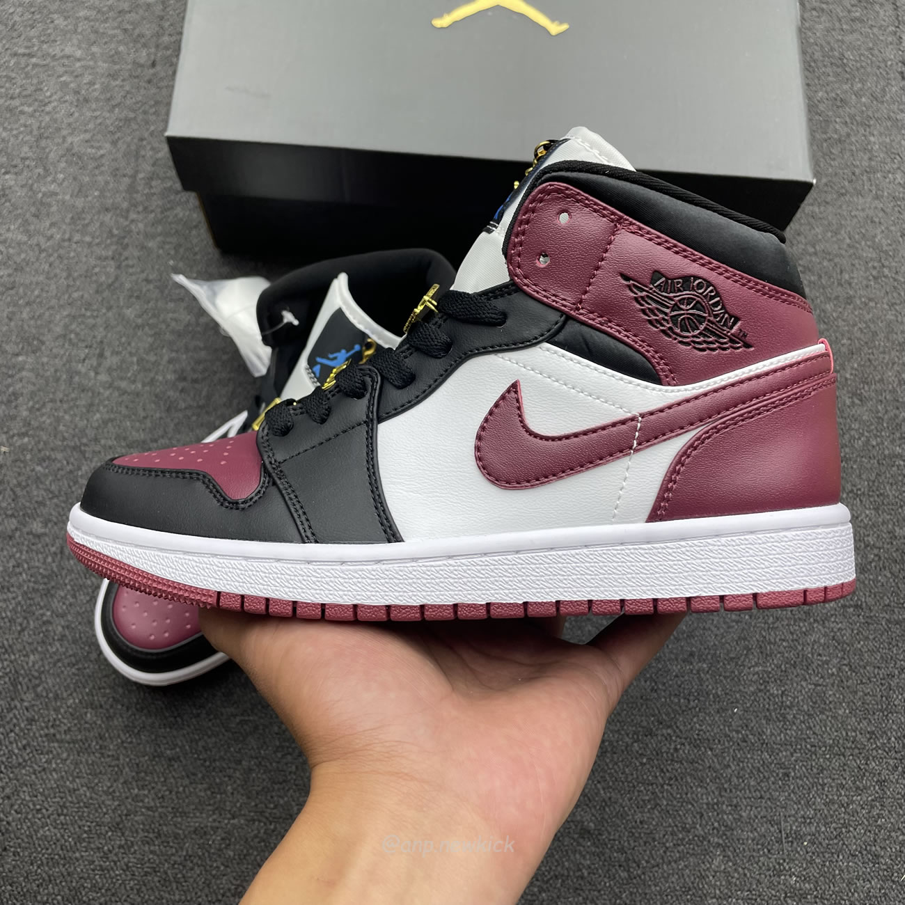 Air Jordan 1 Mid Se Black Dark Beetroot Womens Cz4385 016 (8) - newkick.vip