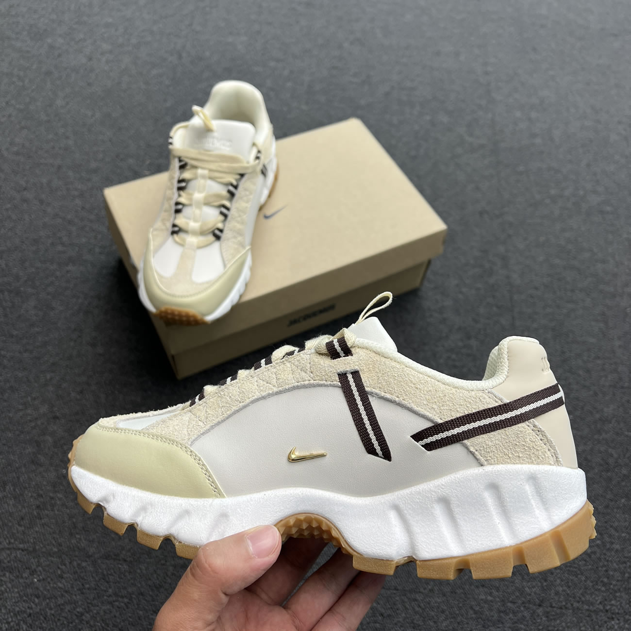 Nike Air Humara Lx Jacquemus Light Bone Gold W Dr0420 001 (9) - newkick.vip