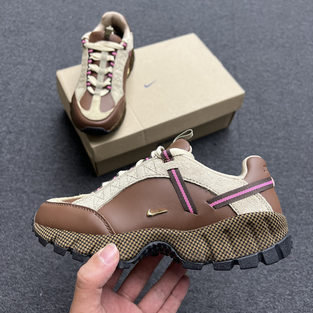 Nike Air Humara Lx Jacquemus Ale Brown Gold W Dr0420 200 (8) - newkick.vip