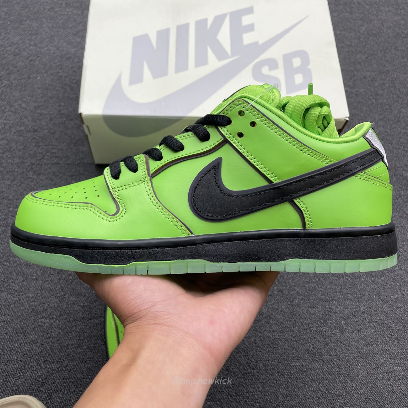 Nike Sb Dunk Low X The Powerpuff Girls On Feet Look At Bubbles Fz8320 400 (14) - newkick.vip