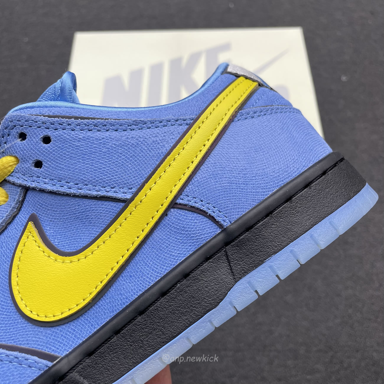 Nike Sb Dunk Low X The Powerpuff Girls On Feet Look At Bubbles Fz8320 400 (6) - newkick.vip