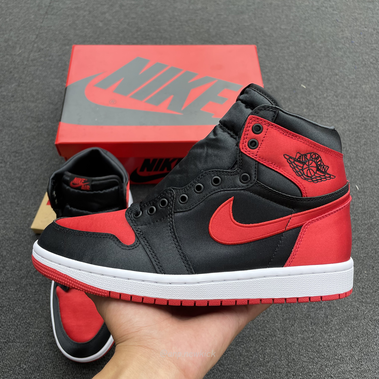 Air Jordan 1 Retro High Og Satin Bred Fd4810 061 (2) - newkick.vip