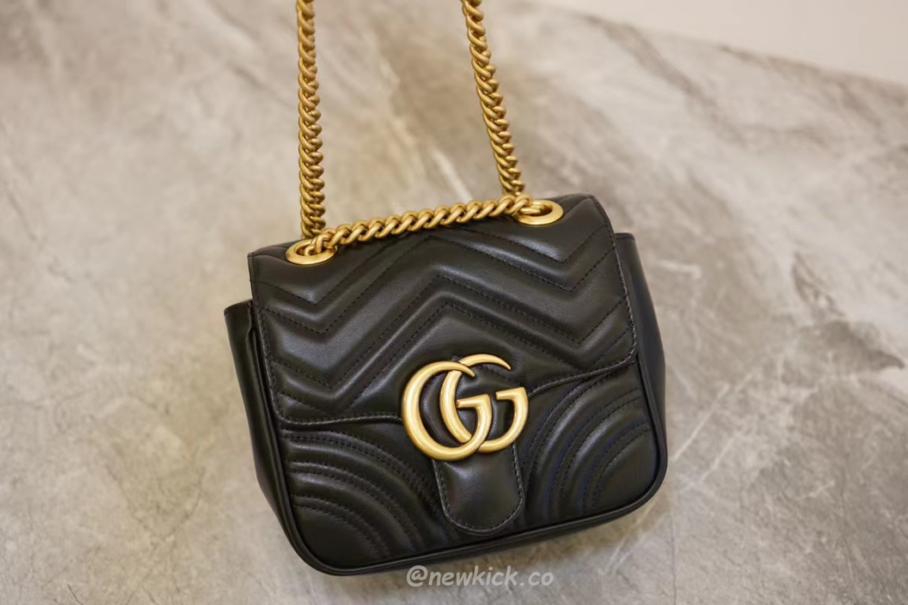 Gucci Gg Marmont Mini Shoulder Bag Matelasse Chevron Black (15) - newkick.vip