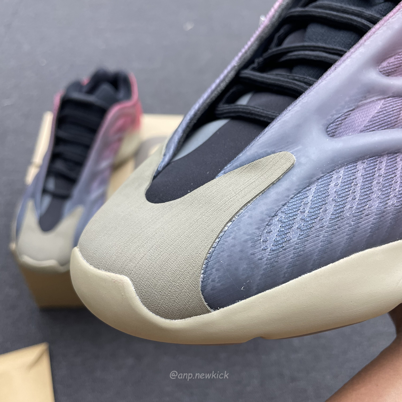 Adidas Yeezy 700 V3 Fade Carbon Gw1814 (4) - newkick.vip