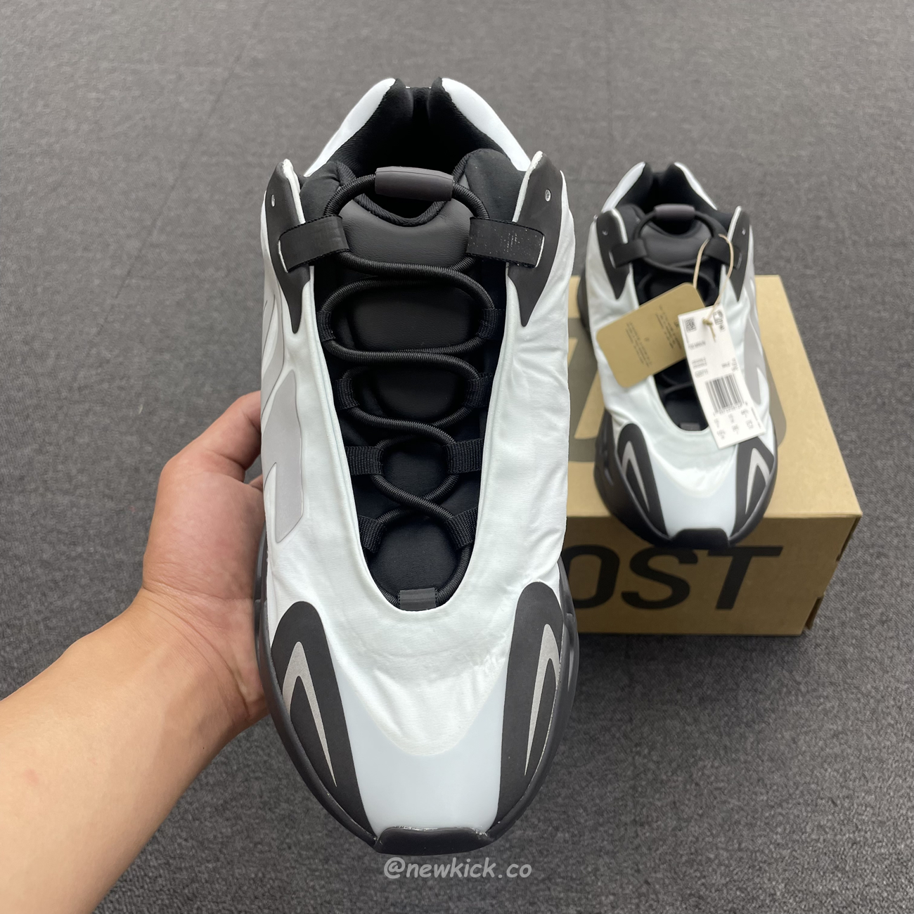 Adidas Yeezy Boost 700 Mnvn Blue Tint Gz0711 (10) - newkick.vip