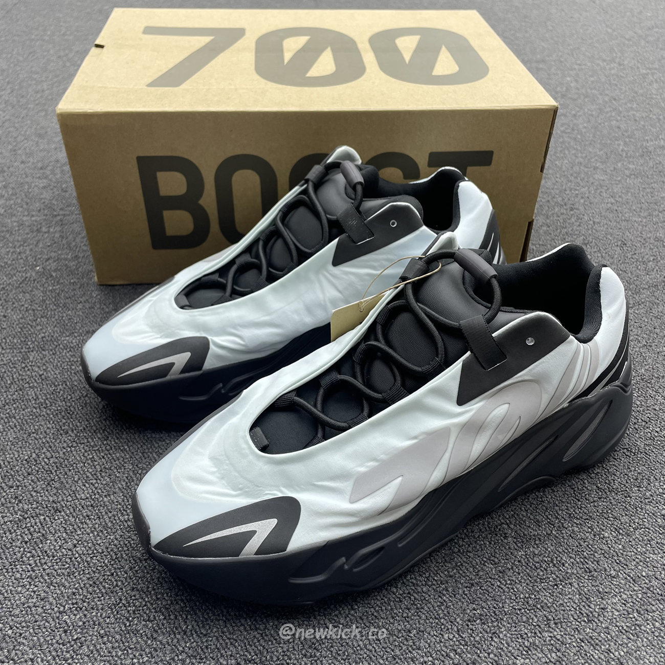 Adidas Yeezy Boost 700 Mnvn Blue Tint Gz0711 (12) - newkick.vip