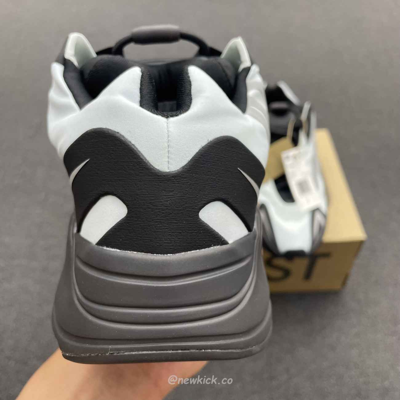 Adidas Yeezy Boost 700 Mnvn Blue Tint Gz0711 (4) - newkick.vip