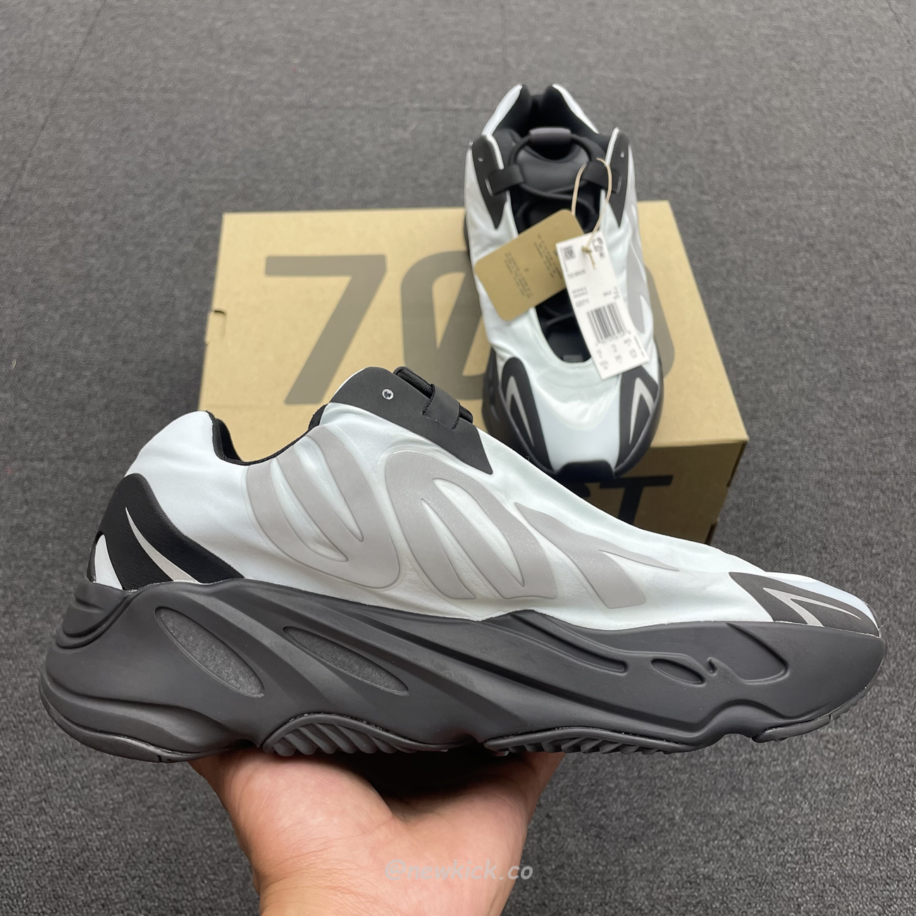 Adidas Yeezy Boost 700 Mnvn Blue Tint Gz0711 (6) - newkick.vip