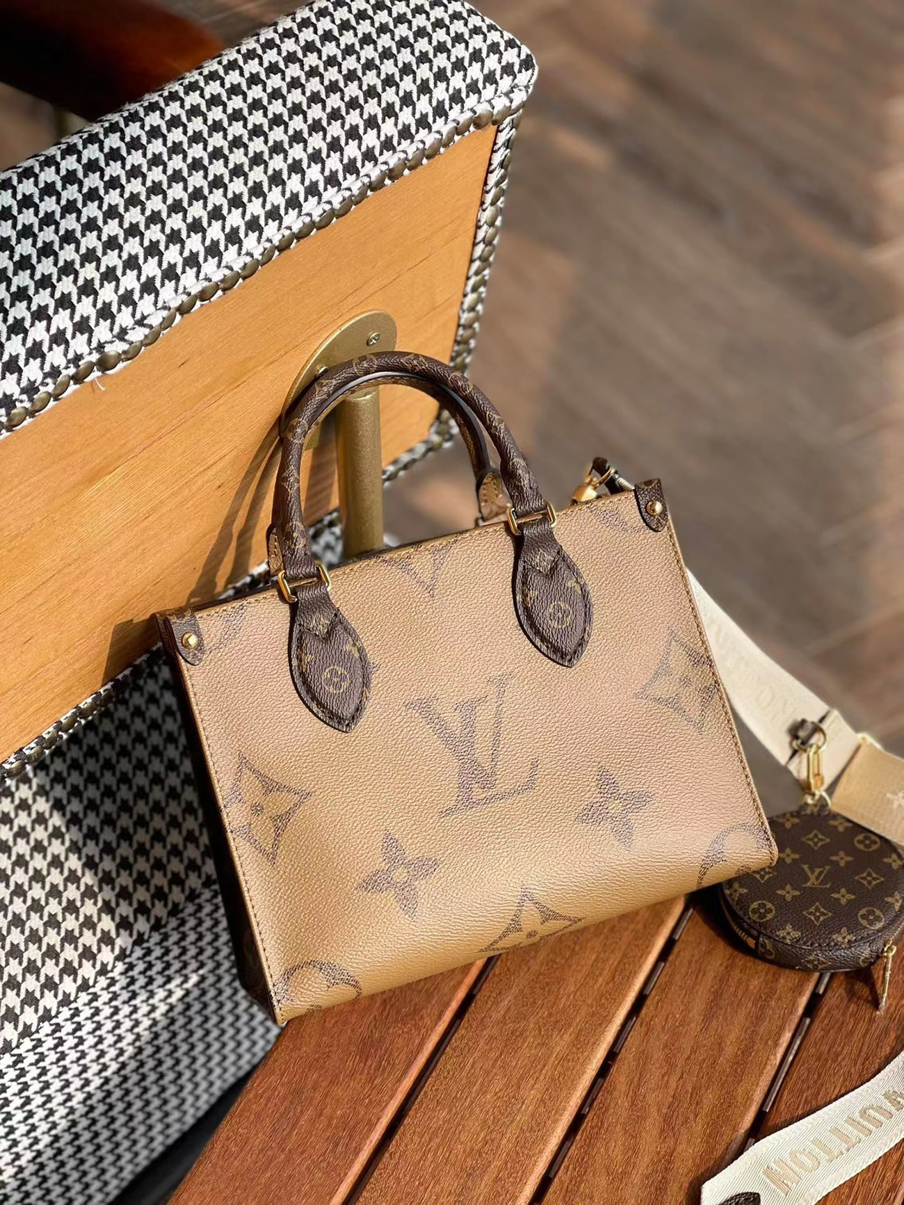 Louis Vuitton Onthego Mm M45321 (16) - newkick.vip