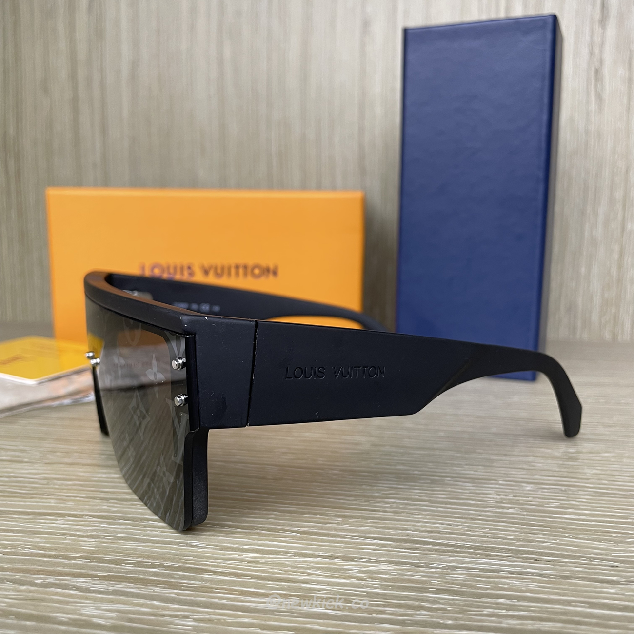 Louis Vuitton Lv Waimea Sunglasses (2) - newkick.vip