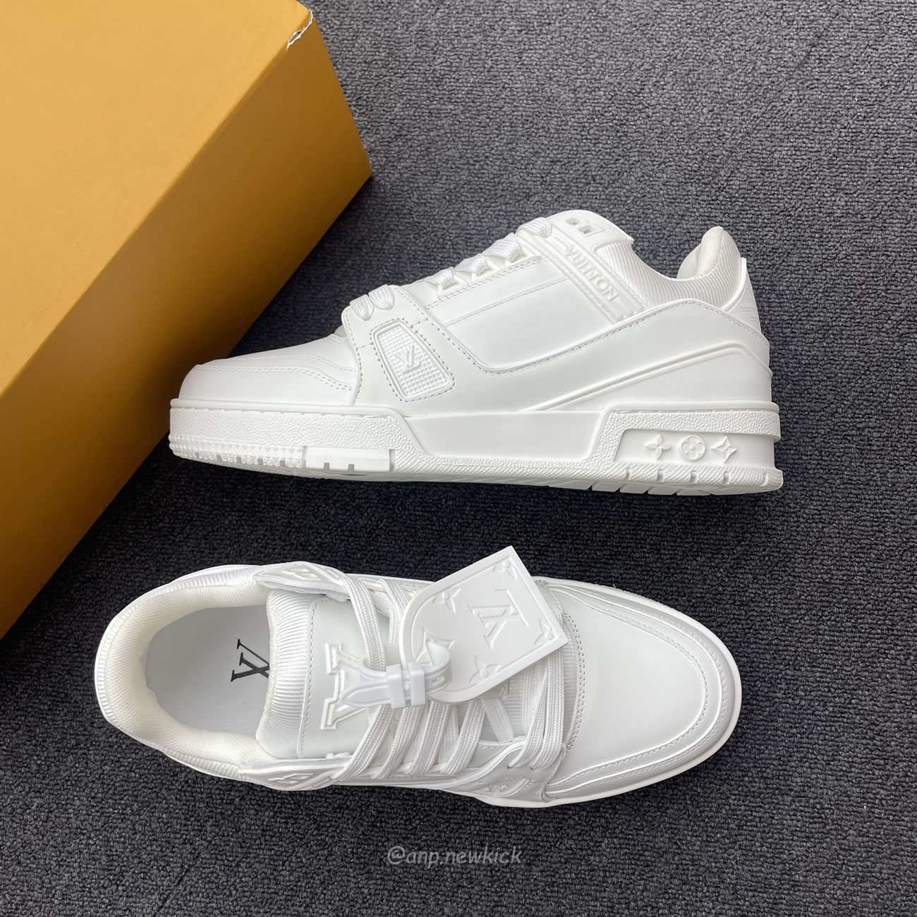 Louis Vuitton Lv Trainer Sneaker White 1a8wav (2) - newkick.vip