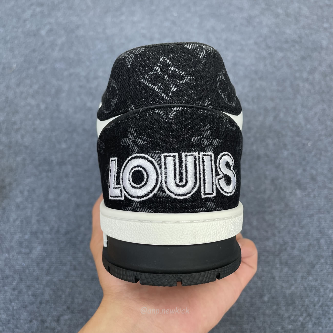 Louis Vuitton Lv Trainer Velcro Strap Monogram Denim Black White 1a9zau (2) - newkick.vip