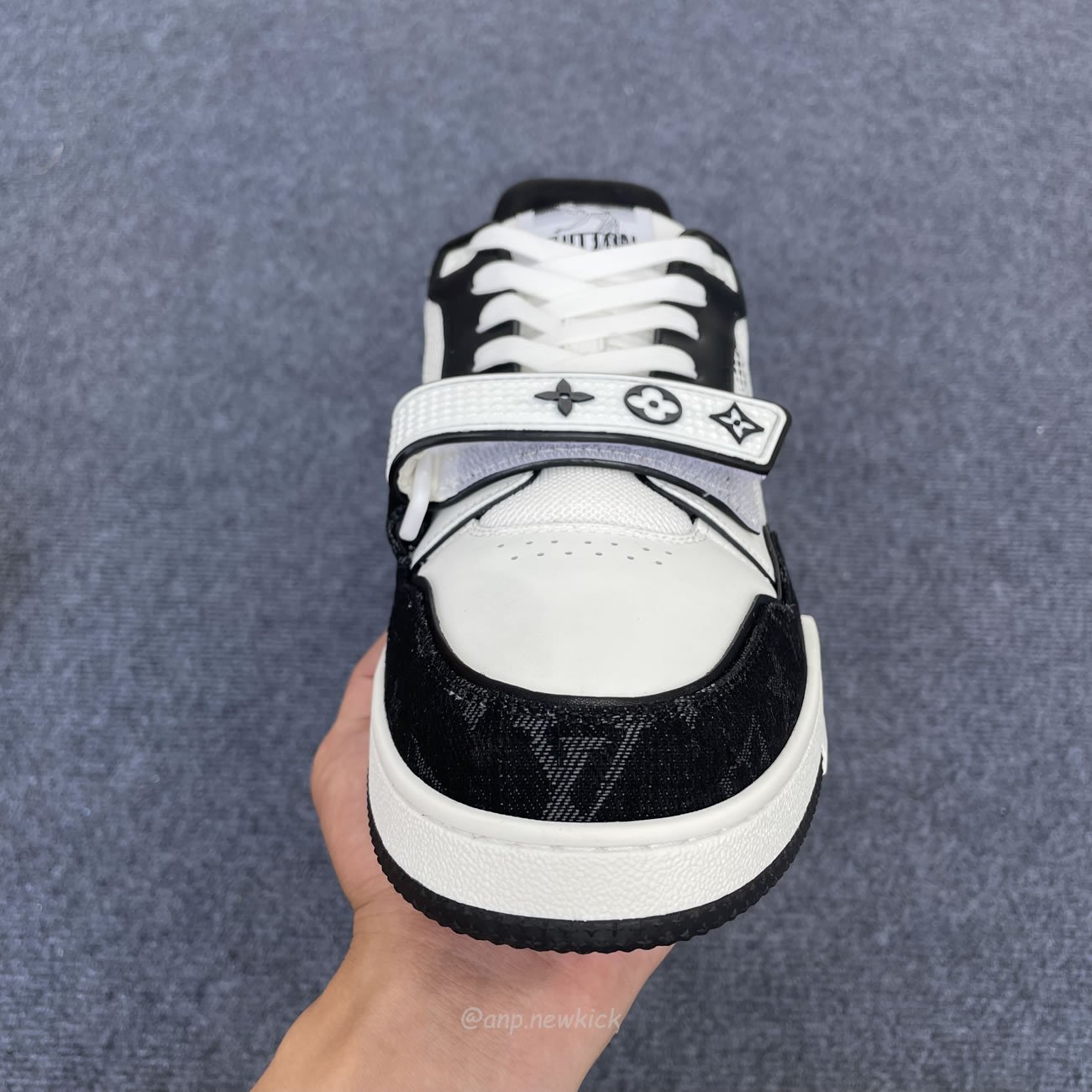 Louis Vuitton Lv Trainer Velcro Strap Monogram Denim Black White 1a9zau (3) - newkick.vip