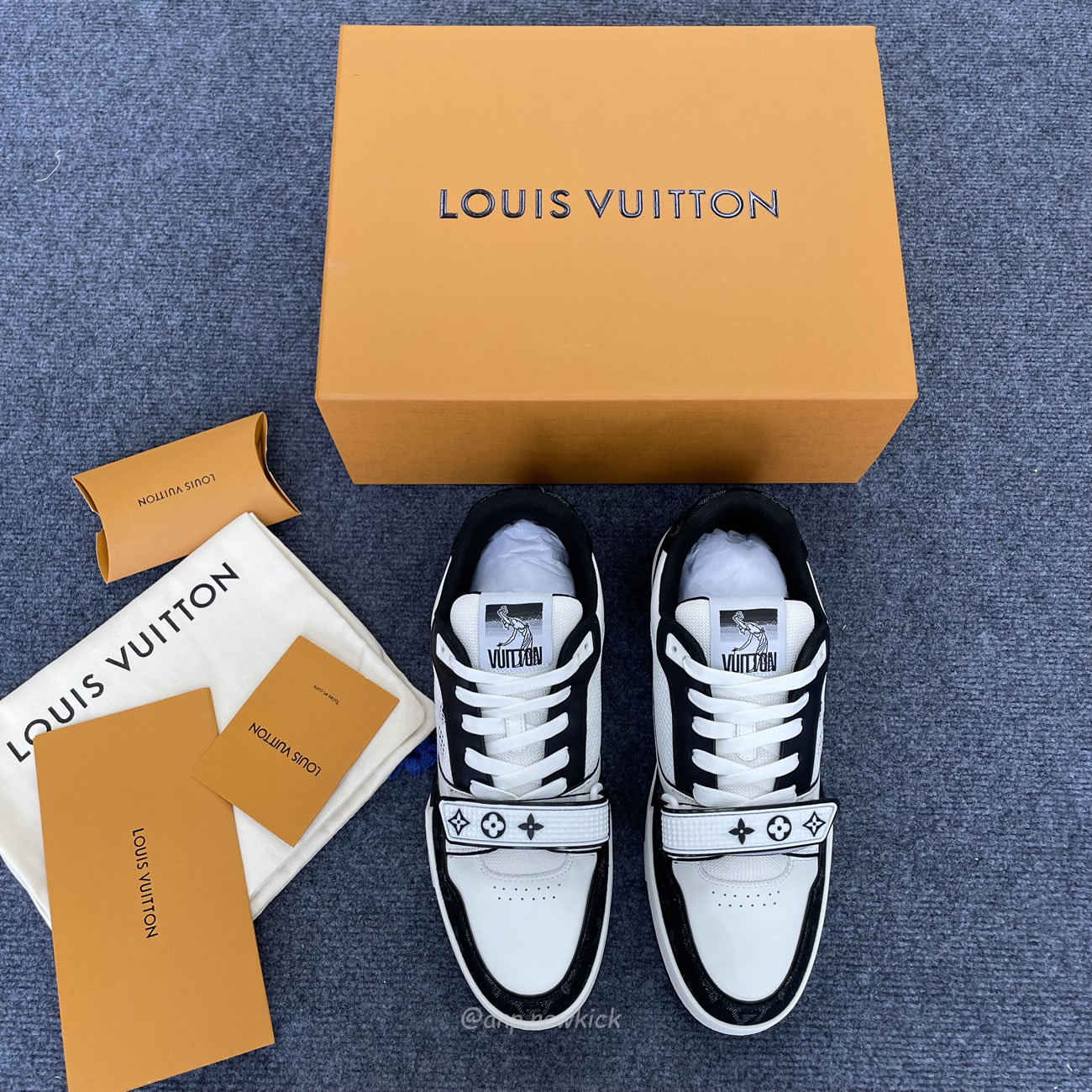 Louis Vuitton Lv Trainer Velcro Strap Monogram Denim Black White 1a9zau (7) - newkick.vip