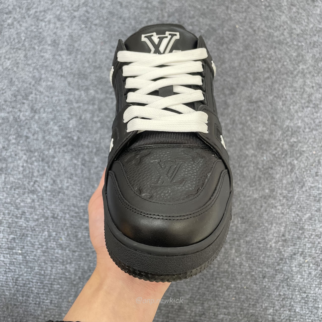 Louis Vuitton Sportschuh Schwarz Eingeprägtes Monogramm 1aarey (4) - newkick.vip