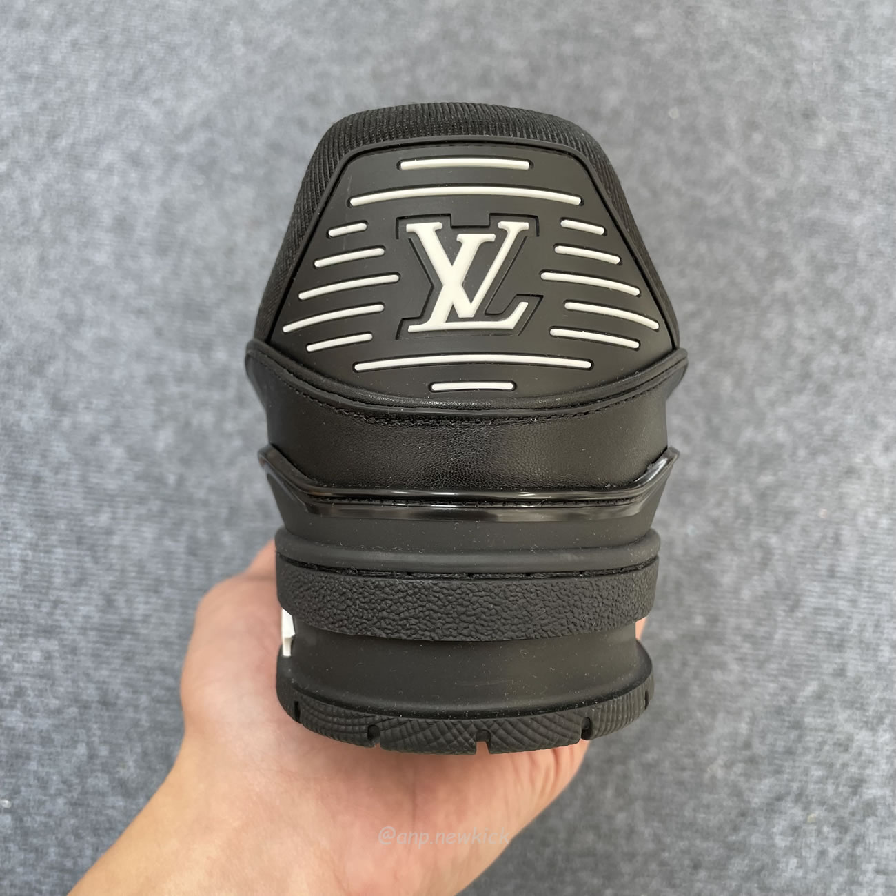 Louis Vuitton Sportschuh Schwarz Eingeprägtes Monogramm 1aarey (6) - newkick.vip