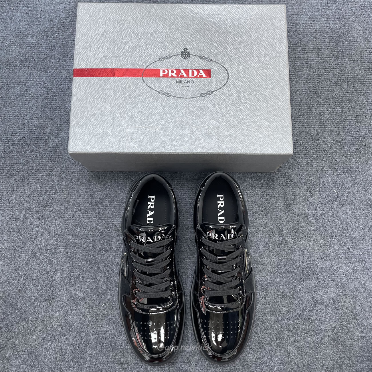 Prada Sneakers Mid Top Black Patent Leather 1e792m 069 F0002 F B030 (3) - newkick.vip