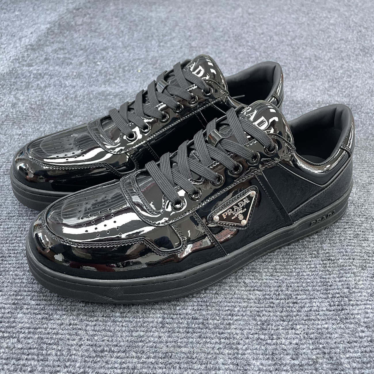 Prada Sneakers Mid Top Black Patent Leather 1e792m 069 F0002 F B030 (6) - newkick.vip