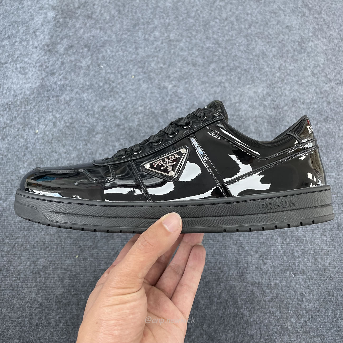 Prada Sneakers Mid Top Black Patent Leather 1e792m 069 F0002 F B030 (7) - newkick.vip