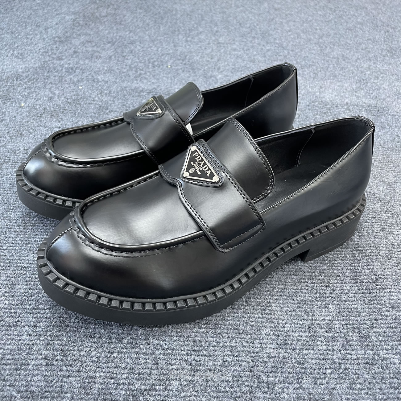 Prada 35mm Loafer Black Brushed Leather 2de127 055 F0002 (6) - newkick.vip