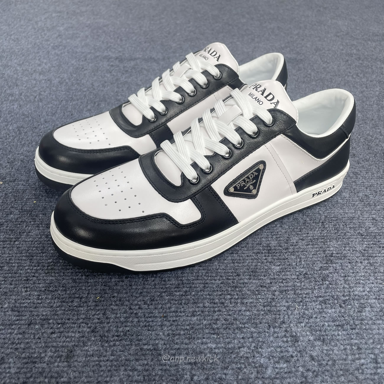 Prada Downtown Low Top Sneakers Leather White Black 2ee364 3lkg F0964 (5) - newkick.vip