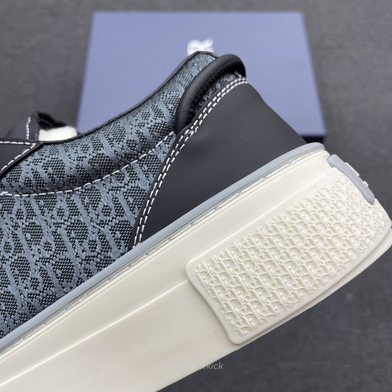 Dior B33 Sneaker Black Smooth Calfskin Oblique Jacquard 3sn303zwn55936 (2) - newkick.vip