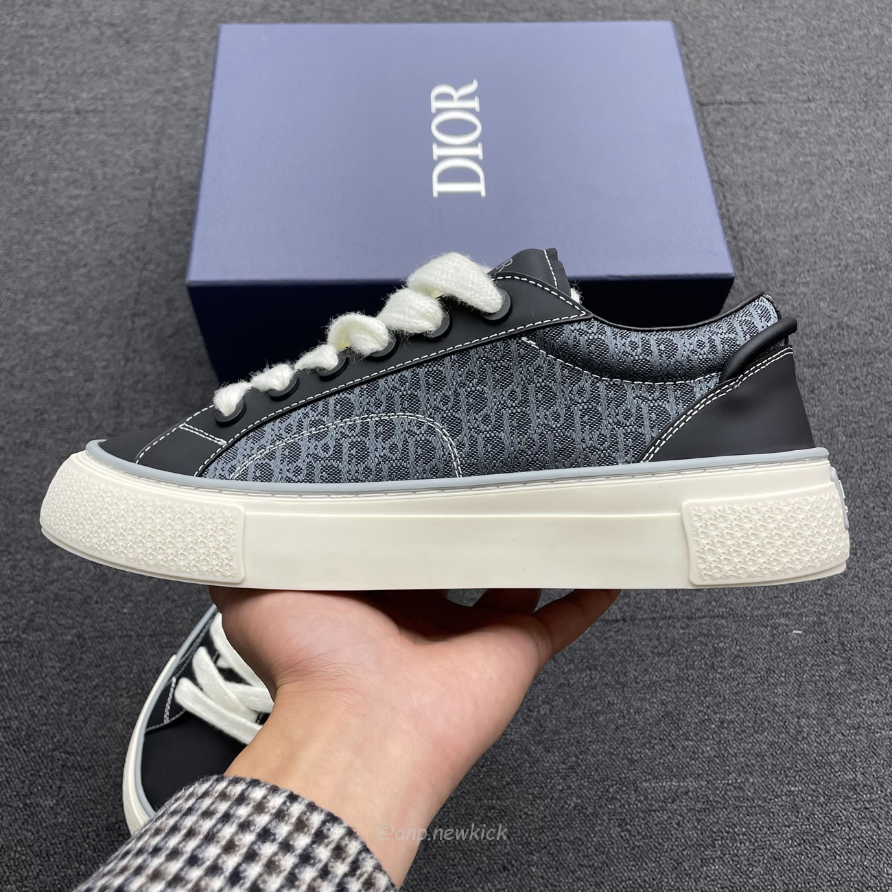 Dior B33 Sneaker Black Smooth Calfskin Oblique Jacquard 3sn303zwn55936 (6) - newkick.vip