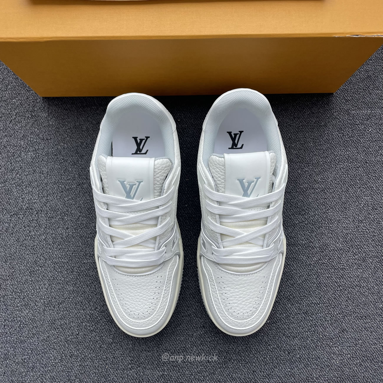 Louis Vuitton Trainer White Signature 51bcolre (2) - newkick.vip